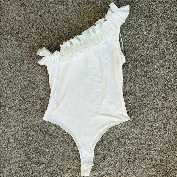 H&M NWT One Shoulder thong Bodysuit - Picture 1 of 3